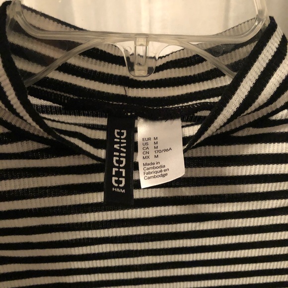 H&M Mock Neck Top - Picture 3 of 3